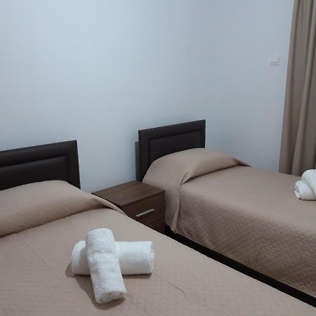 Costas Two-Bedroom Ground Floor Apartment Paphos Eksteriør billede